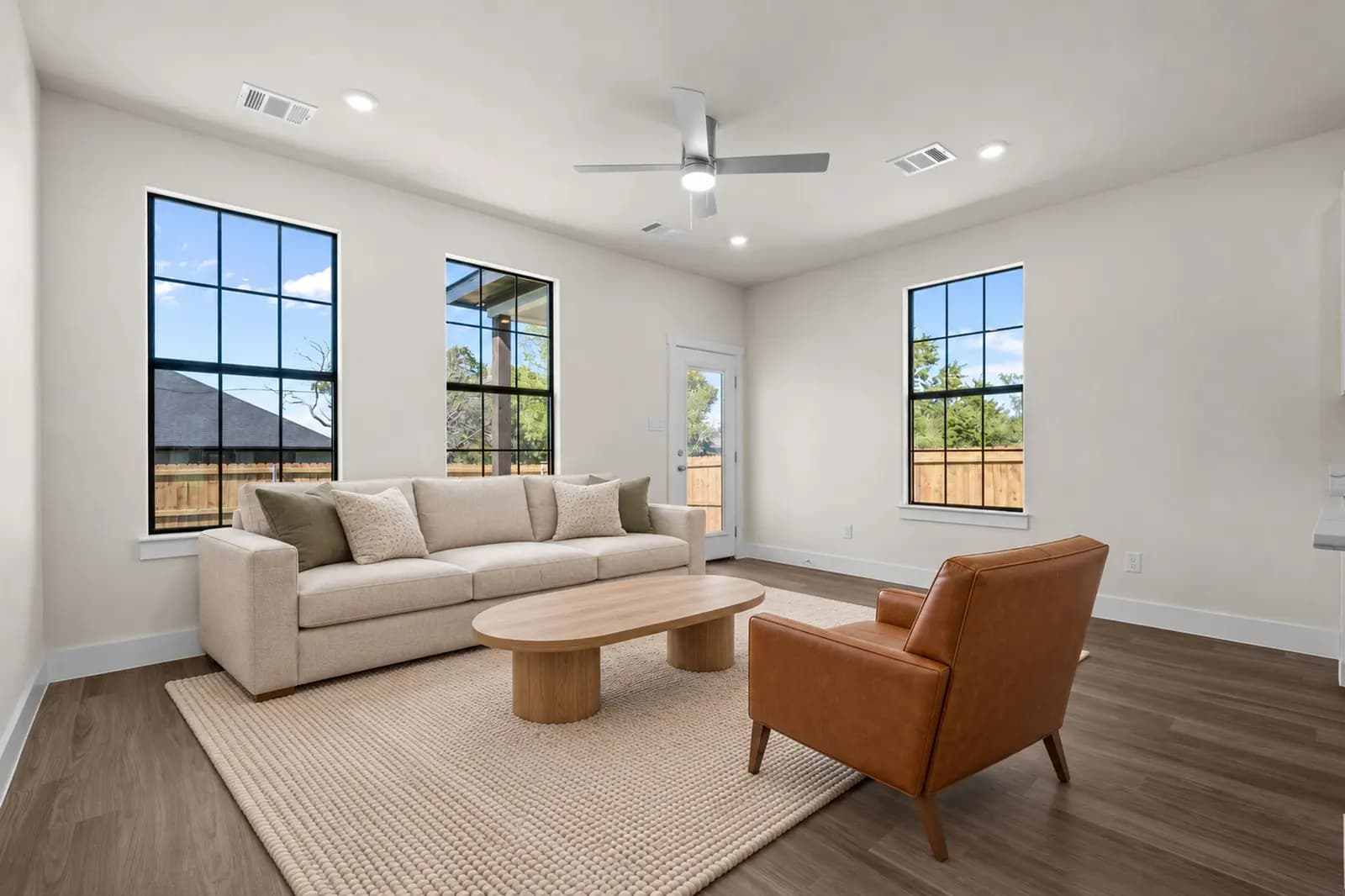 10-web-or-mls-932-bosque-river-dr.jpg