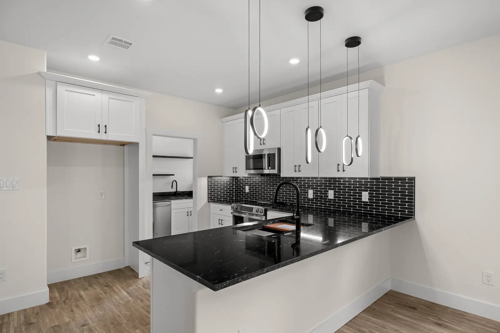 11-2203 Christine Dr Granbury-1010.jpg