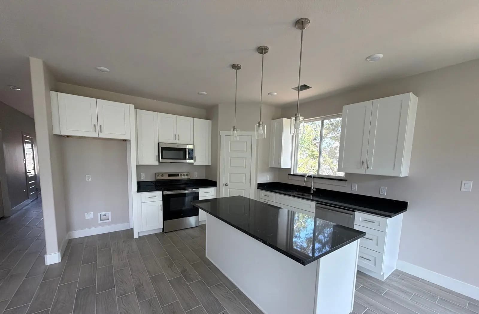 Kitchen 1.jpg