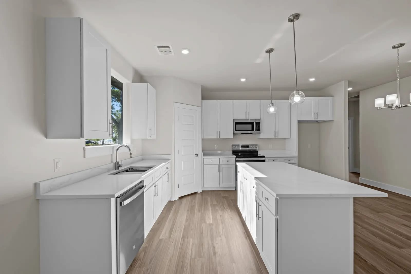 18-web-or-mls-933-nacogdoches-river-dr.jpg