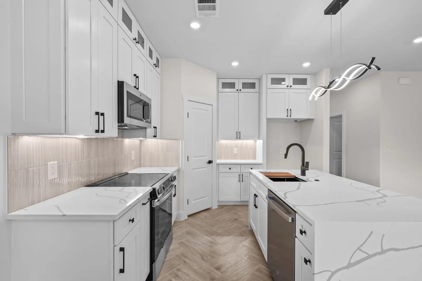 22-web-or-mls-2625-white-rock-dr.jpg